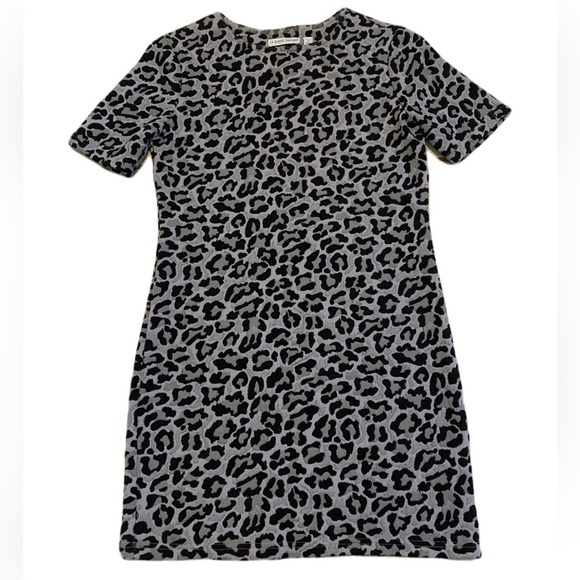 La Classe Couture Dresses & Skirts - La Classe Couture Gray & Black Leopard Print Short Sleeve Mini Dress - Size M